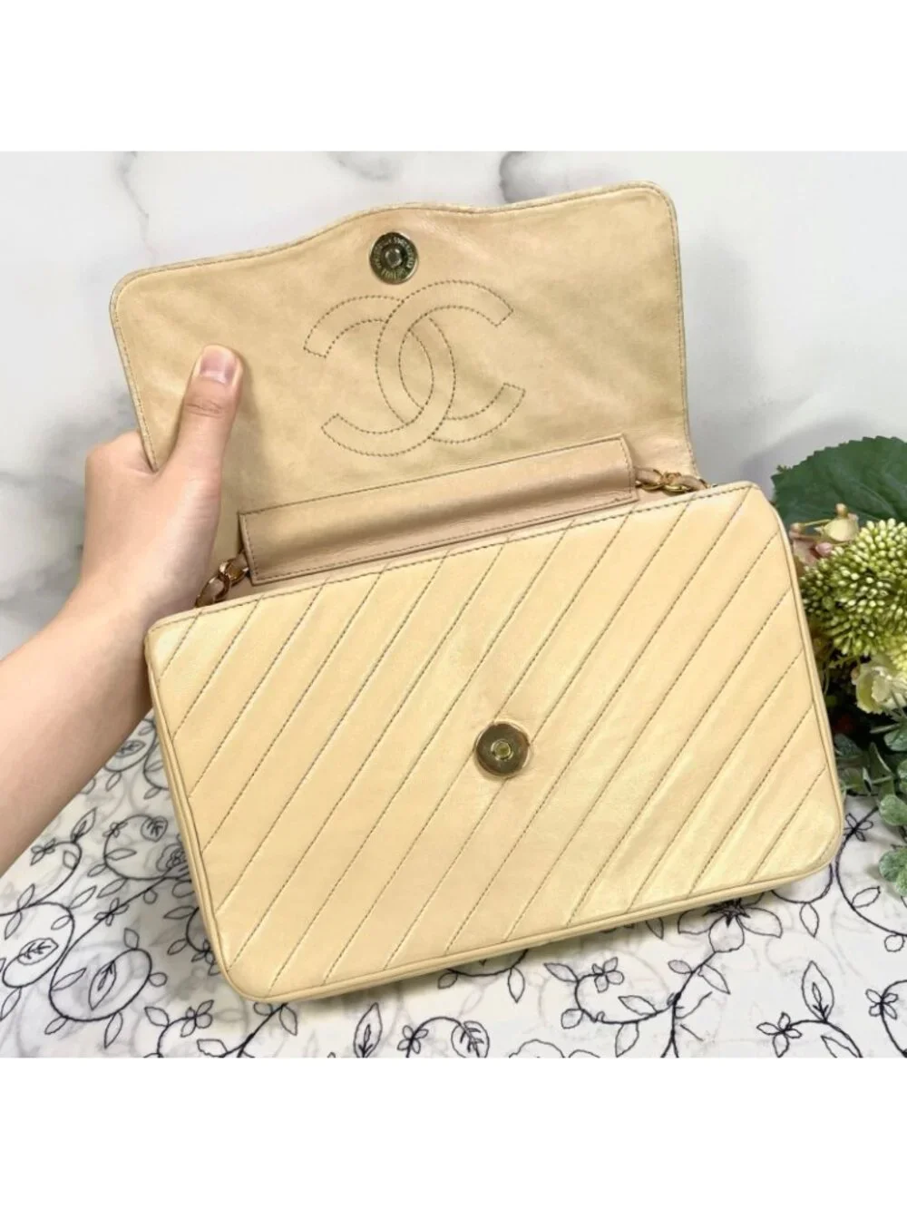 Chanel Vintage Chain Shoulder Bag Beige